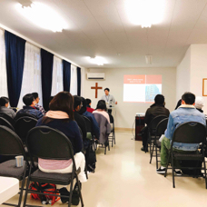 沛鋒於2018年最後主日在TMC證道時有多位海外華人出席